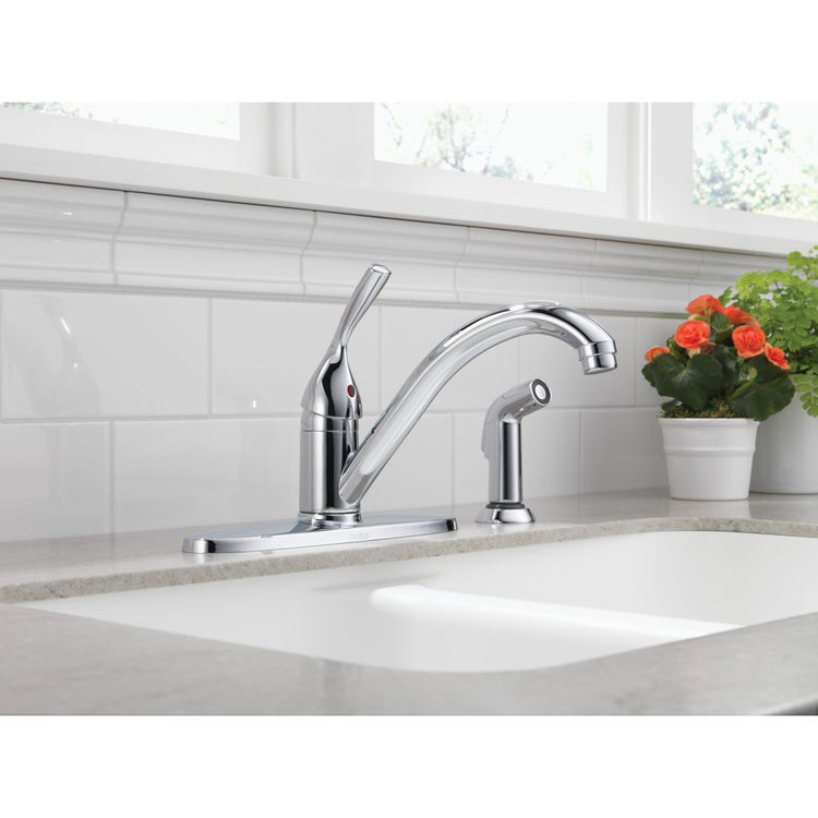 Delta 400DST Classic Single Handle Kitchen Faucet with Side Sprayer in
